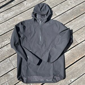 On running men’s sz L waterproof Anorak in EUC